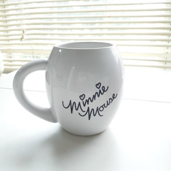 Disney Minnie Mouse Oval Ceramic Mug 18oz | NWOT | Bold Black/Red/White Characte - Picture 3 of 6